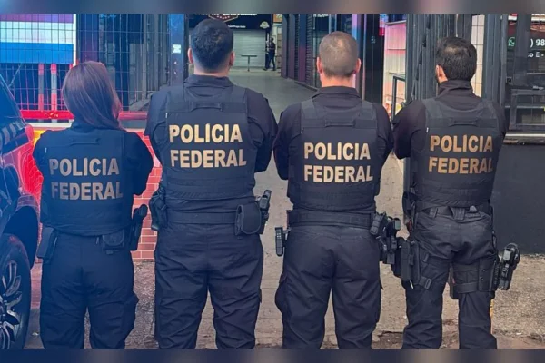 PF faz operação contra mercado clandestino de cigarro eletrônico no DF