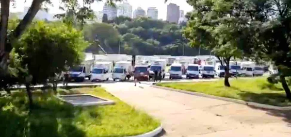 Caminhoneiros fazem carreata contra aumento do ICMS em São Paulo