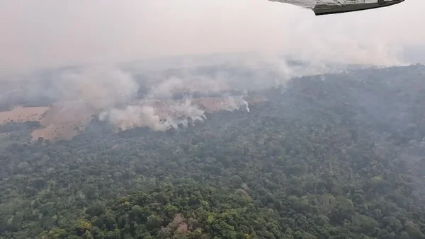 Imagem aérea mostra incêndio na unidade de conservação Parque Cristalino II, no Mato Grosso