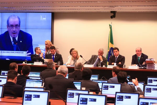 Conselho marca para terça sessão que deve votar parecer sobre Cunha
