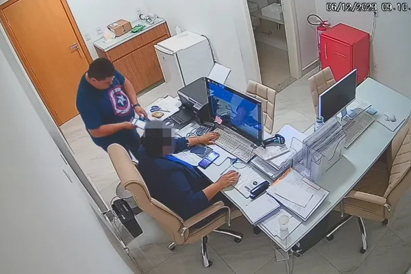 Homem é investigado por dar o "golpe da maquininha" em empresários
