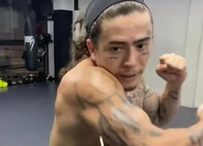 Whindersson volta ao ringue e pode passar vergonha “para inglês ver”
