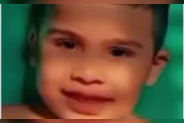 Menino de 5 anos é achado morto após barco de família naufragar
