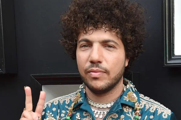 Higiene “duvidosa” de Benny Blanco vira alvo recorrente de críticas