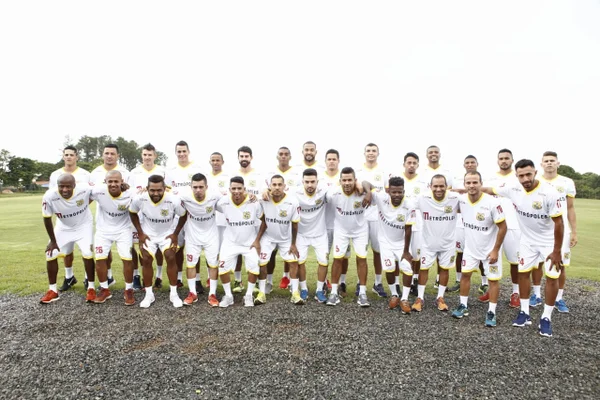 De olho em 2019, Brasiliense se antecipa e apresenta novo elenco
