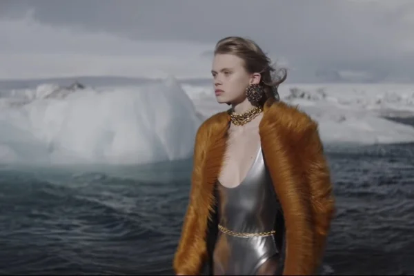 Desfile da Saint Laurent de outono/inverno 2021
