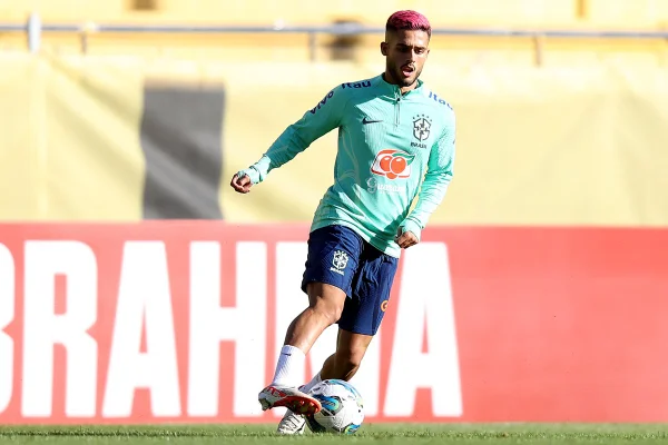 Imagem colorida de Yan Couto durante treino - Metrópoles