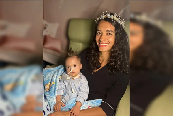 Mãe faz vaquinha por tratamento que pode tirar filho do estado vegetativo