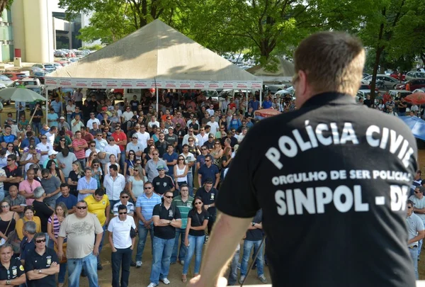 Sinpol muda de estratégia e lança campanha da PCDF sem bater no GDF
