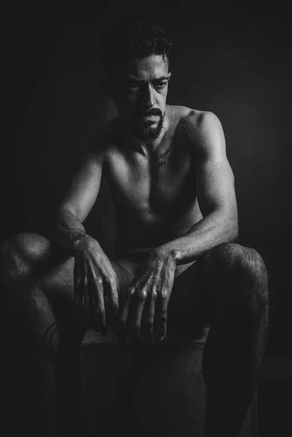 Ator cria projeto de nus para desmistificar o corpo masculino