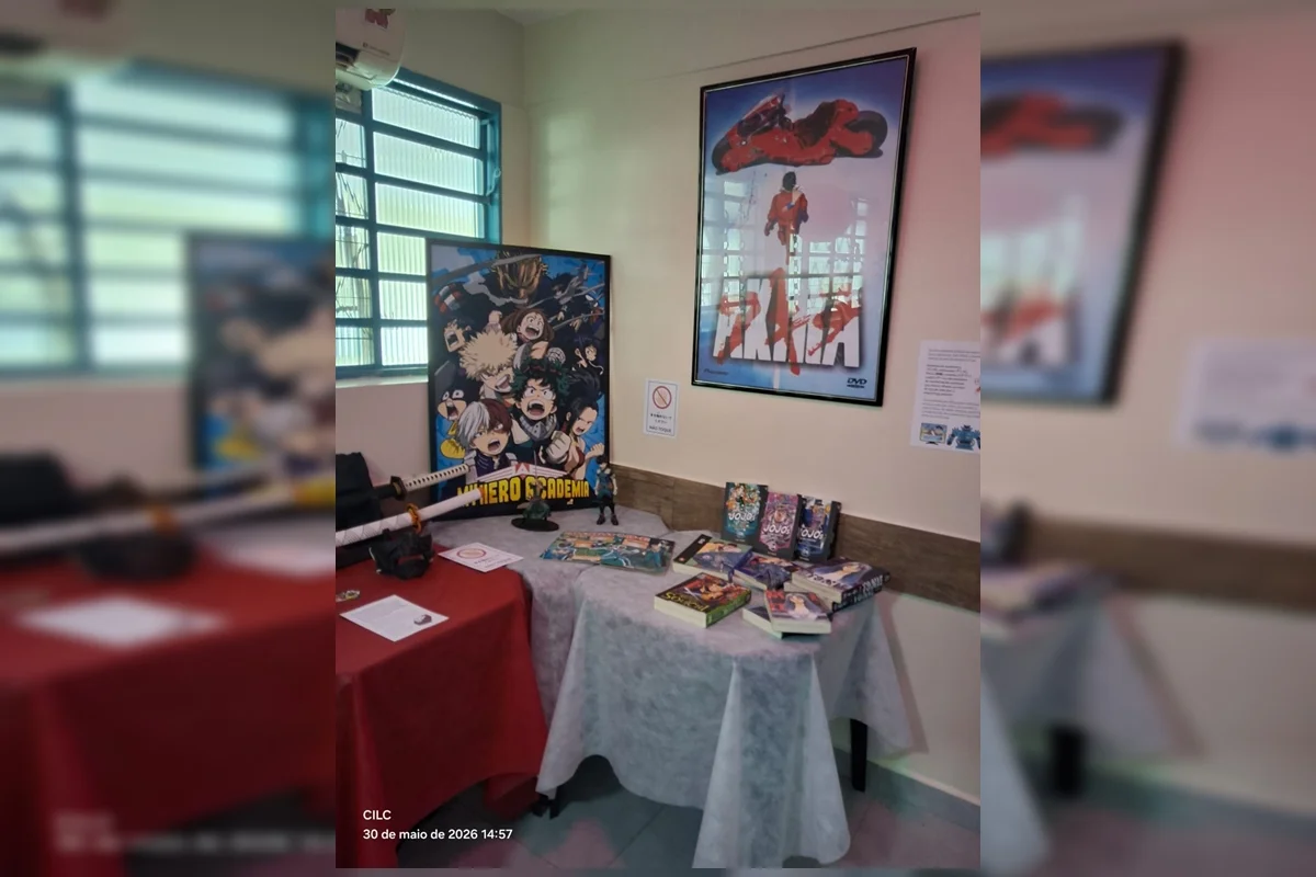 A decoração do espaço e as estações de apresentações envolviam os esportes, a famosa flor de cerejeira e os aspectos gerais da cultura, finalizando com a escrita do nome dos visitantes em caracteres japoneses, feita pelos próprios alunos A decoração do espaço e as estações de apresentações envolviam os esportes, a famosa flor de cerejeira e os aspectos gerais da cultura, finalizando com a escrita do nome dos visitantes em caracteres japoneses, feita pelos próprios alunos