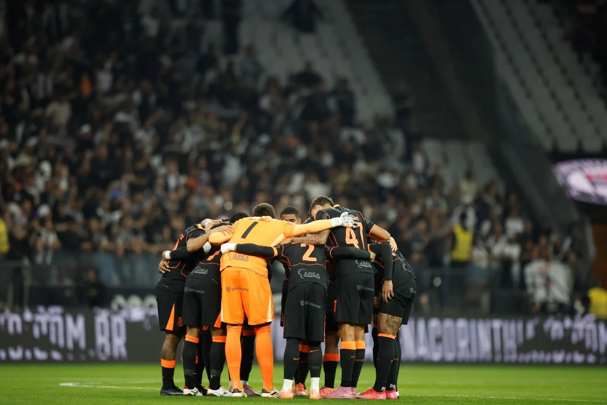 Elenco do Corinthians antes de jogo contra o Flamengo