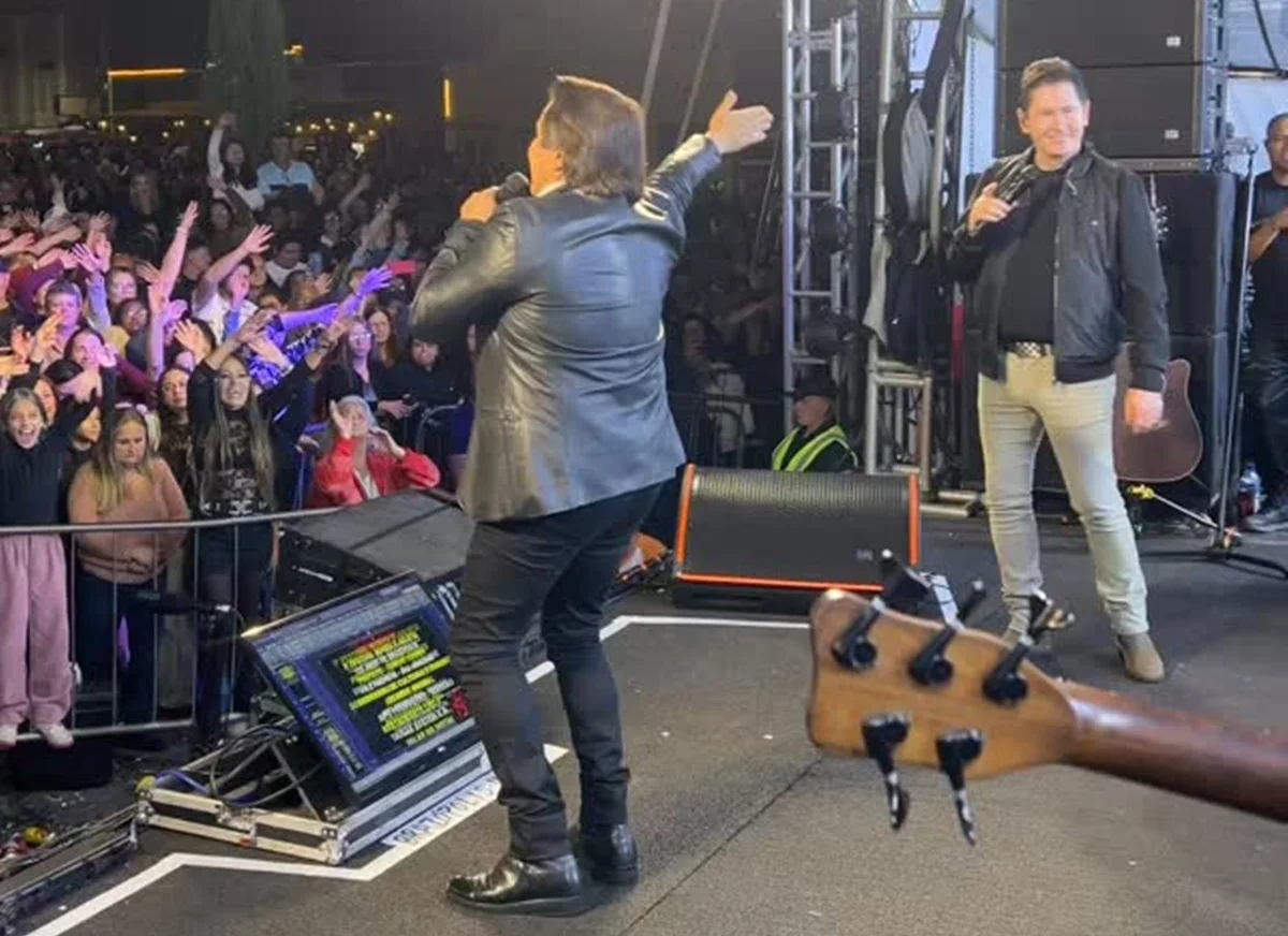 Giovani, dupla de Gian, foi clicado pela namorada, Flávia Correia, durante show Giovani, dupla de Gian, foi clicado pela namorada, Flávia Correia, durante show