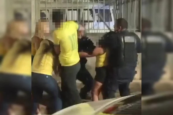 Plateia incitou briga de mulheres no DF: "Pega essa vagabunda"
