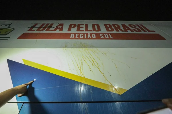 Investigação de ataque à caravana de Lula aguarda perícia