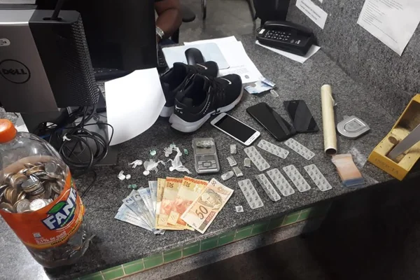 DF: homem esconde maconha na boca para tentar enganar PM