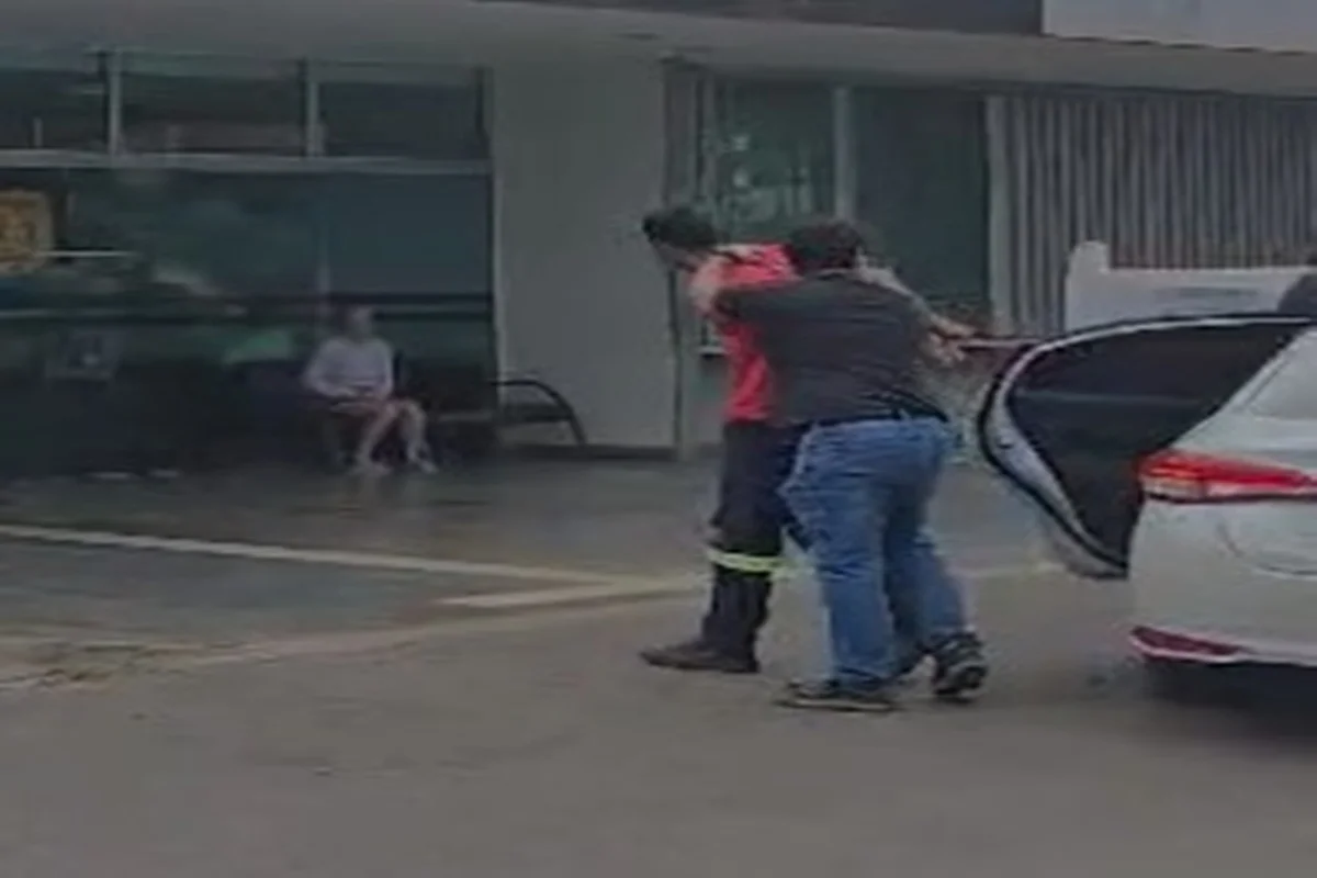 Foragido preso por porte ilegal de arma de fogo Foragido preso por porte ilegal de arma de fogo