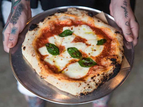 Pizza margherita da Osteria del Rosso, em São Paulo