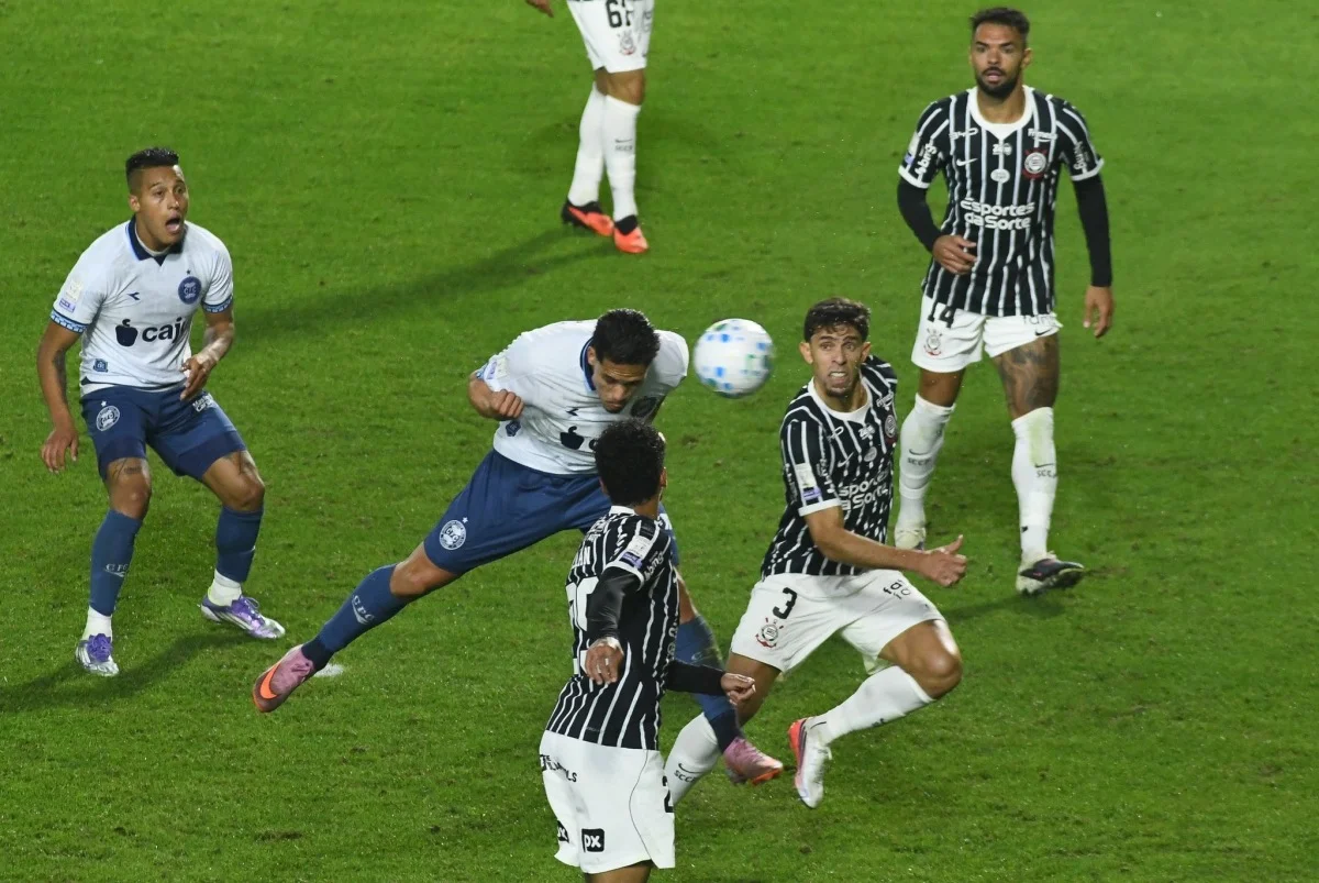 Timão foi derrotado pelo Coritiba. Timão foi derrotado pelo Coritiba.