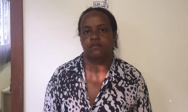 Acabou presa. Mulher se passava por fiscal da Agefis para aplicar golpes de até R$ 40 mil em comerciantes