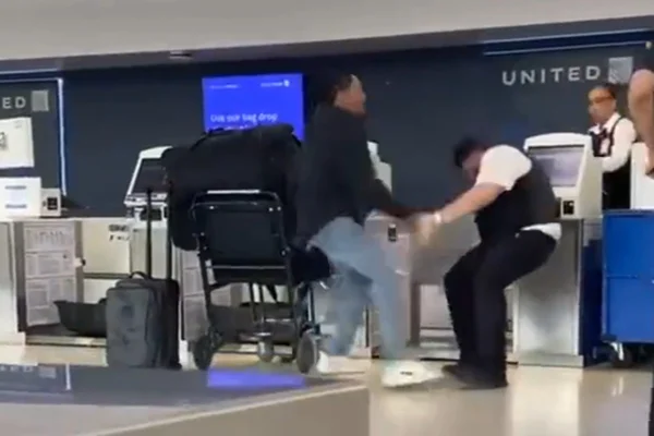 Ex-jogador da NFL é preso após briga em aeroporto