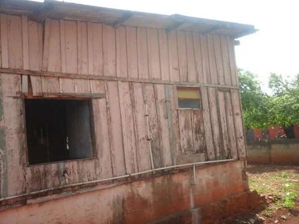 Dormindo amontoada com filhas e sem sequer botijão, mãe solo pede ajuda em Dourados