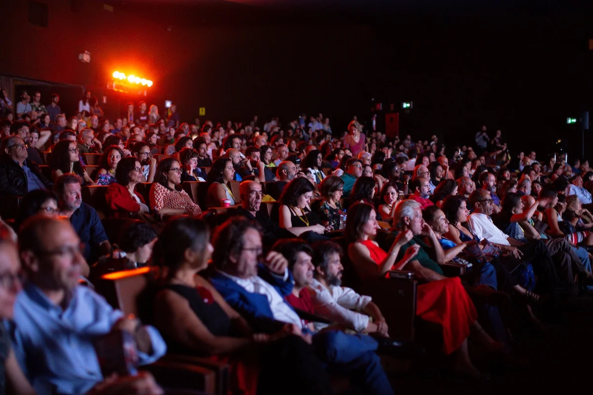 Brasília(DF), 14/09/2018. Público na sala de Cinema Vladimir Carvalho no Cina Brasília. O primeiro dia da mostra reuniu cinéfilos, atores, diretores e produtores de cinema de todo o país. Ao completar 51 anos, o mais longevo festival de cinema do país segue com 10 dias de programação. Local: Cine Brasília, Asa Sul. Foto: Igo Estrela/Metrópoles. @igoestrela Brasília(DF), 14/09/2018. Público na sala de Cinema Vladimir Carvalho no Cina Brasília. O primeiro dia da mostra reuniu cinéfilos, atores, diretores e produtores de cinema de todo o país. Ao completar 51 anos, o mais longevo festival de cinema do país segue com 10 dias de programação. Local: Cine Brasília, Asa Sul. Foto: Igo Estrela/Metrópoles. @igoestrela