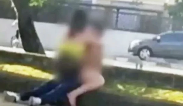 Casal é flagrado fazendo sexo na rua em Santos, no litoral de SP