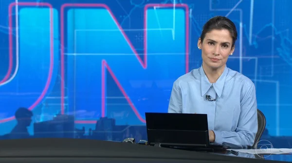 Mulher dança na redação do Jornal Nacional e cena viraliza