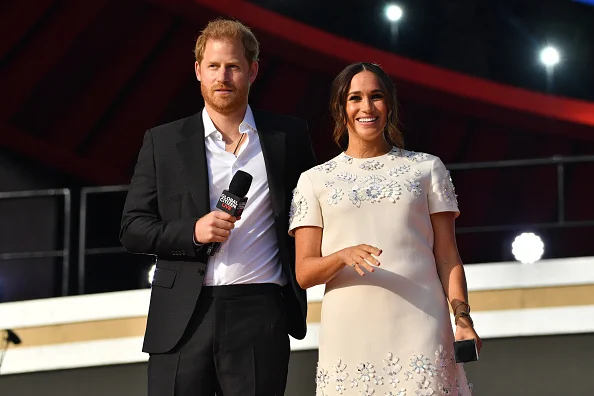 Expert diz que Meghan ofusca Harry em público: “Verdadeira estrela do show”