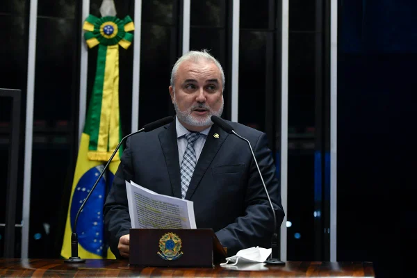 imagem colorida senador jean paul prates, indicado à petrobras - Metrópoles