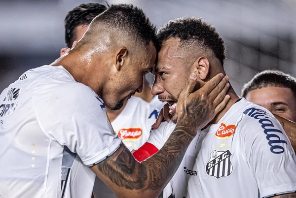 Imagem de Neymar comemorando - Metrópoles