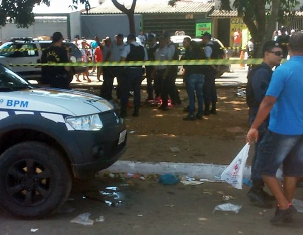 Adolescente é morto com quatro tiros no rosto em feira de Ceilândia