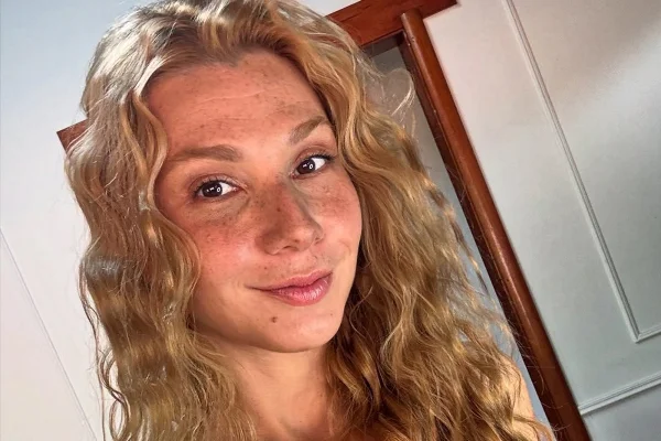 Atriz revela grave problema de saúde aos 32 anos após sumir das redes