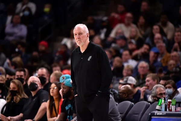 Gregg Popovich se torna o técnico mais vitorioso da história da NBA