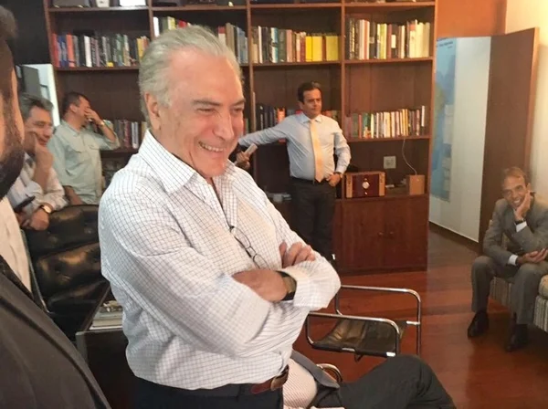 Temer é só sorriso durante a votação do impeachment