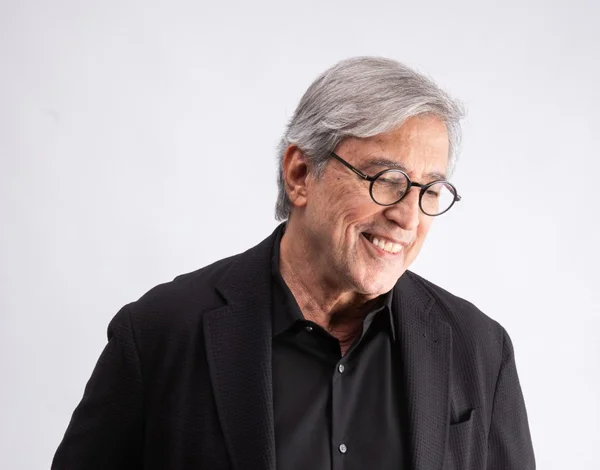 Fotografia colorida do cantor Ivan Lins-Metrópoles