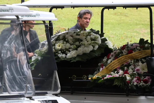 Mãe do ministro Fernando Haddad é sepultada em São Paulo