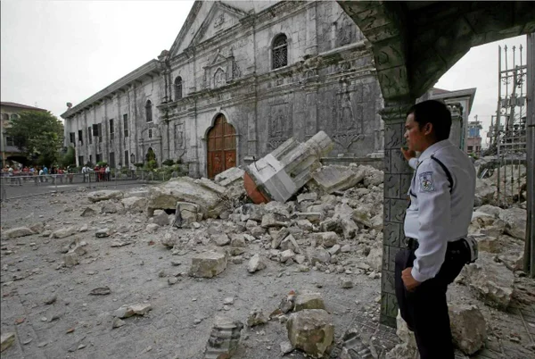 Filipinas: número de mortos em terremoto de magnitude 6,9 passa de 70