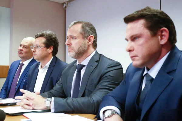 Advogados Marcelo Bessa, Fábio Wajngarten, Paulo Bueno e Daniel Tesser durante coletiva - metrópoles