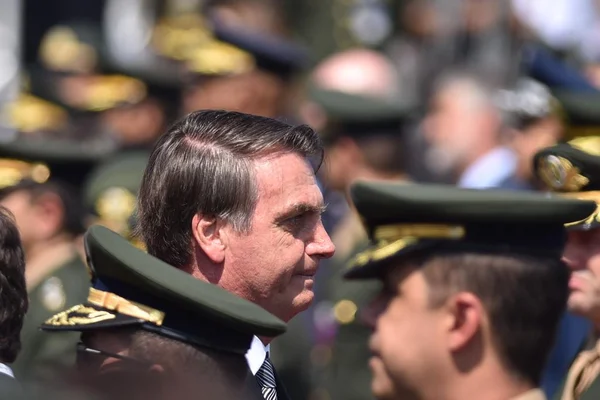Bolsonaro assina decreto que autoriza Forças Armadas na Amazônia