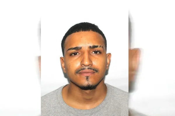 Imagem colorida,possui o vulgo "Doidera" e tem ao menos 6 registros na ficha criminal da polícia- Metrópoles