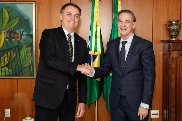 Vice na chapa de Macri visita Bolsonaro e diz acreditar em virada