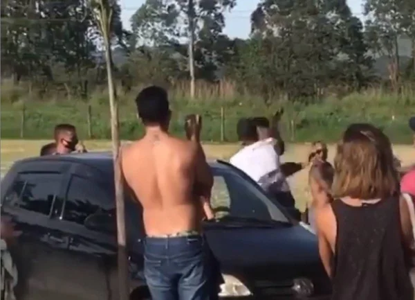 Vídeo: empresário do DF apanha após fazer festa clandestina e dar calote em 22 DJs