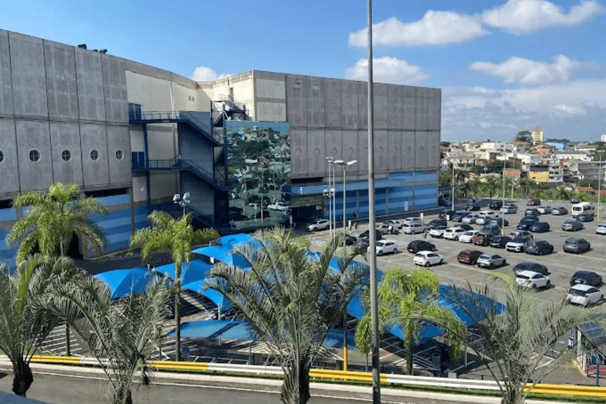 Imagem colorida do shopping Interlagos, onde criminosos assaltaram uma loja de celulares - Metrópoles