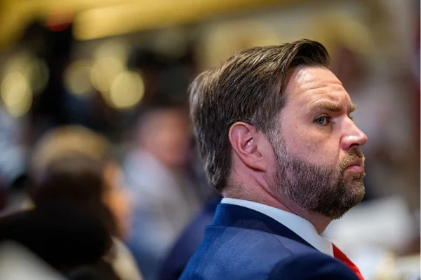 Foto colorida do vice-presidente dos EUA, JD Vance - Metrópoles