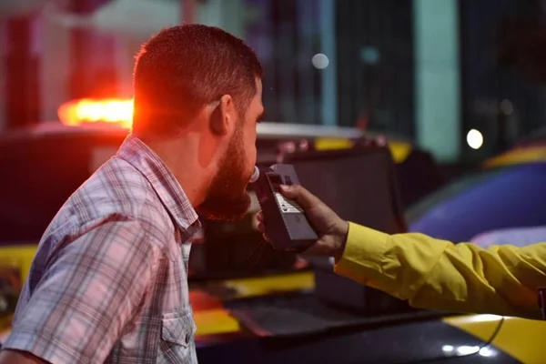 Dobra número de motoristas flagrados com CNH suspensa ou cassada no DF