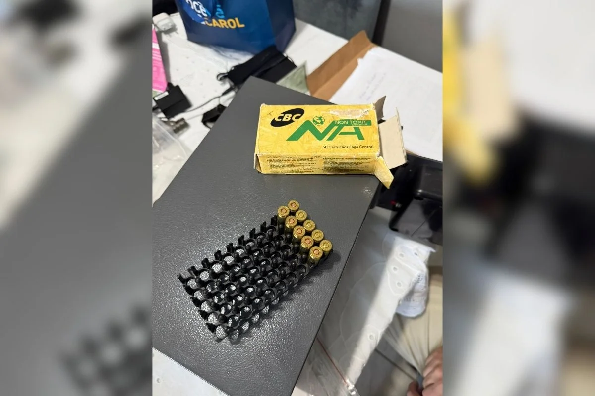 Criminosos roubaram computadores, carro e 10 toneladas de cobre. Prejuízo foi de R$ 700 mil Criminosos roubaram computadores, carro e 10 toneladas de cobre. Prejuízo foi de R$ 700 mil