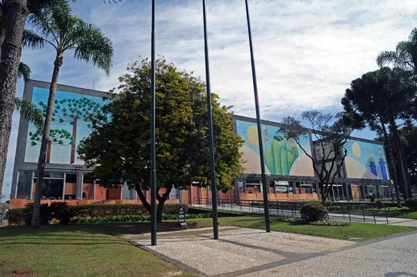 Curitiba: concurso para procurador oferece salário de R$ 20 mil