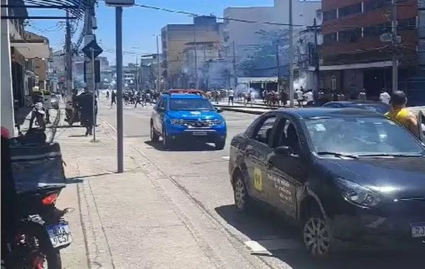 Vídeo: torcedores de Botafogo e Fluminense se enfrentam no RJ